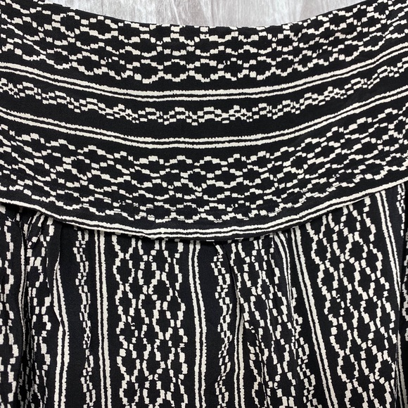 ⭐️Madewell Silk Print Skirt [1634] - Picture 4 of 9